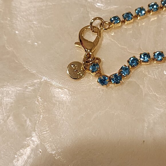 Excellent!! Gold-Toned Cupid’s Bow Blue-White Iridescent Rhinestone Necklace - Picture 6 of 10